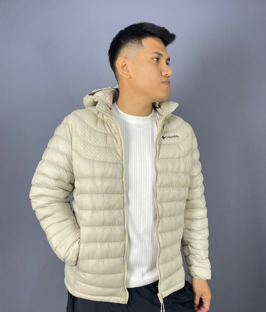 Casaca Columbia Hombre – Beige Ligera y Acolchada