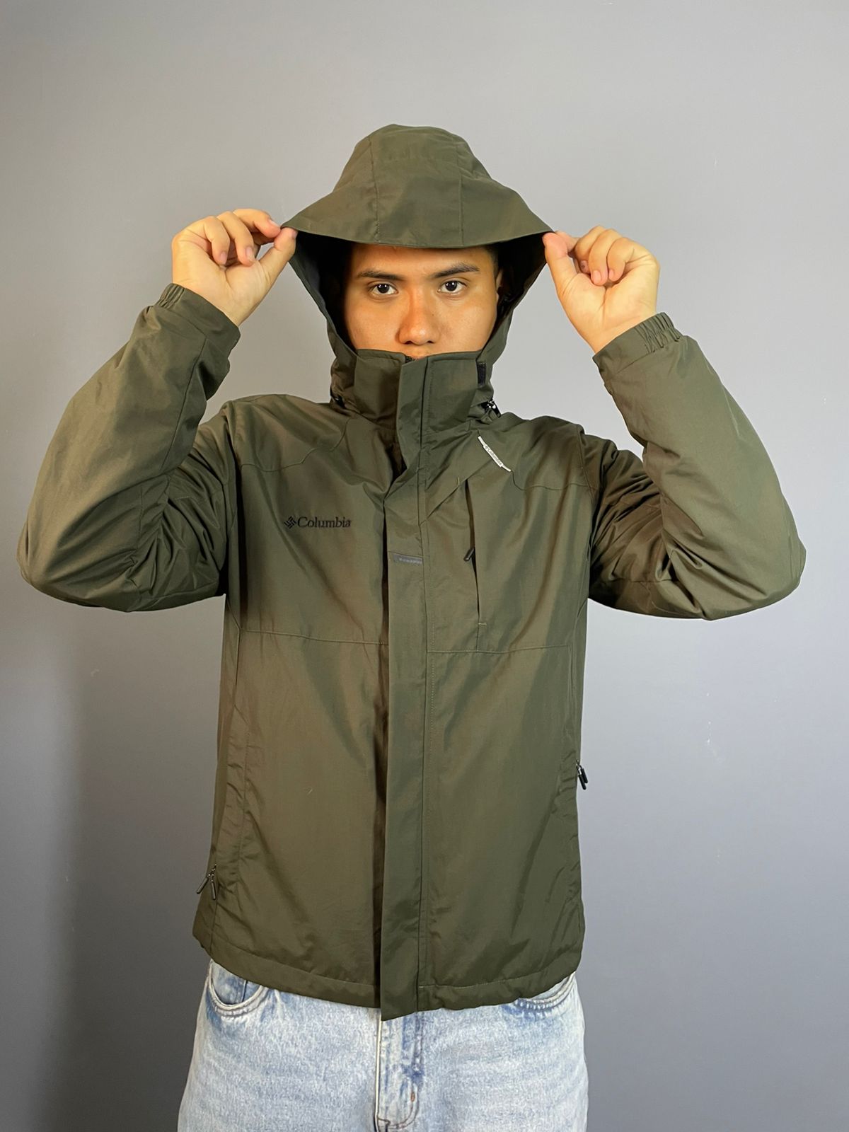 Casaca Cortavientos Montaña verde militar